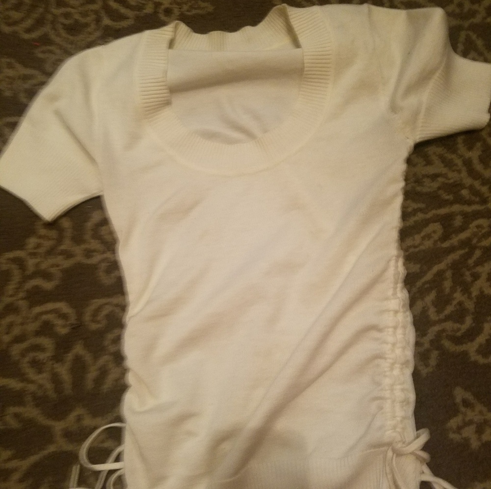 Cream Lightweight Short Sleeve Sweater size Small
